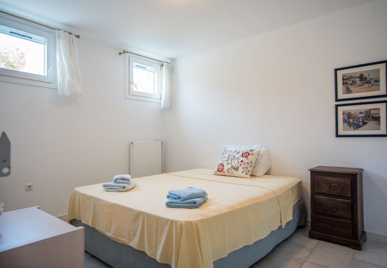 Villa in Ampelas - Family seafront villa, 1' from the beach 