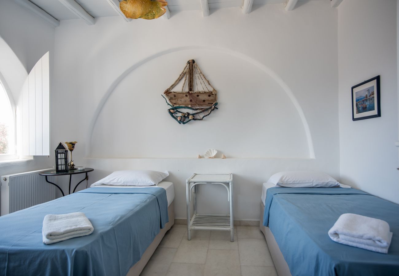 Villa in Ampelas - Family seafront villa, 1' from the beach 