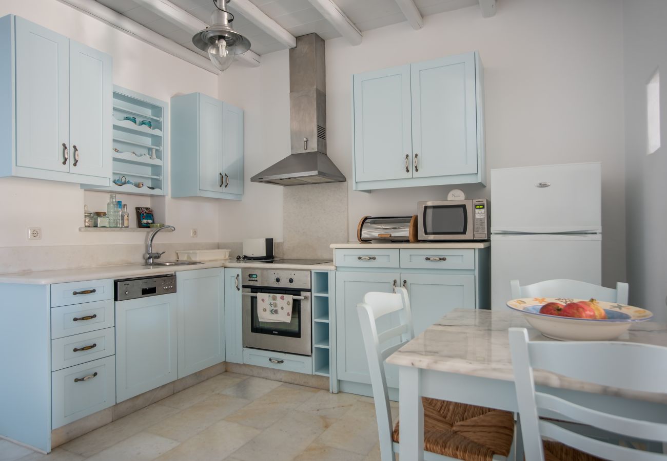 Villa in Ampelas - Family seafront villa, 1' from the beach 