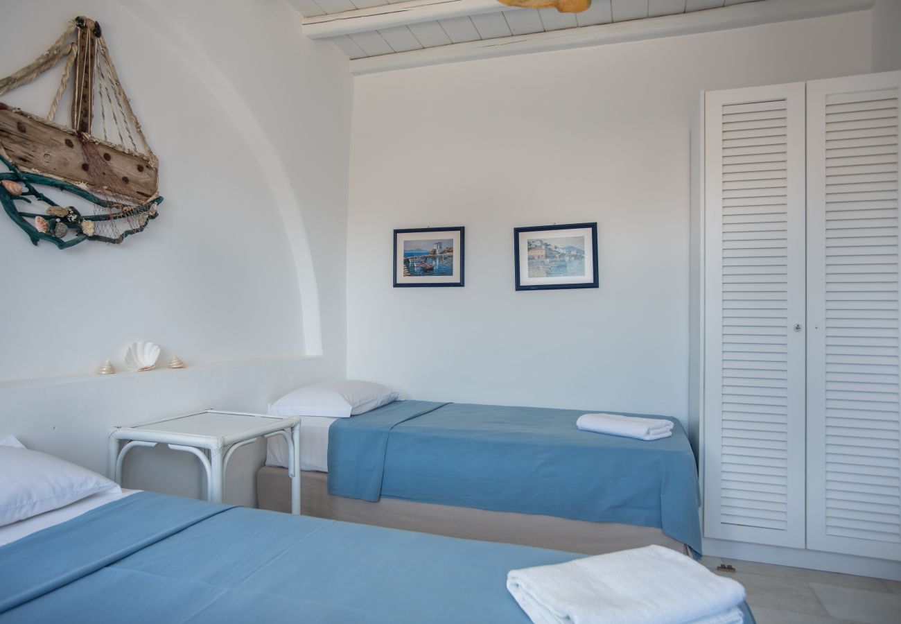 Villa in Ampelas - Family seafront villa, 1' from the beach 