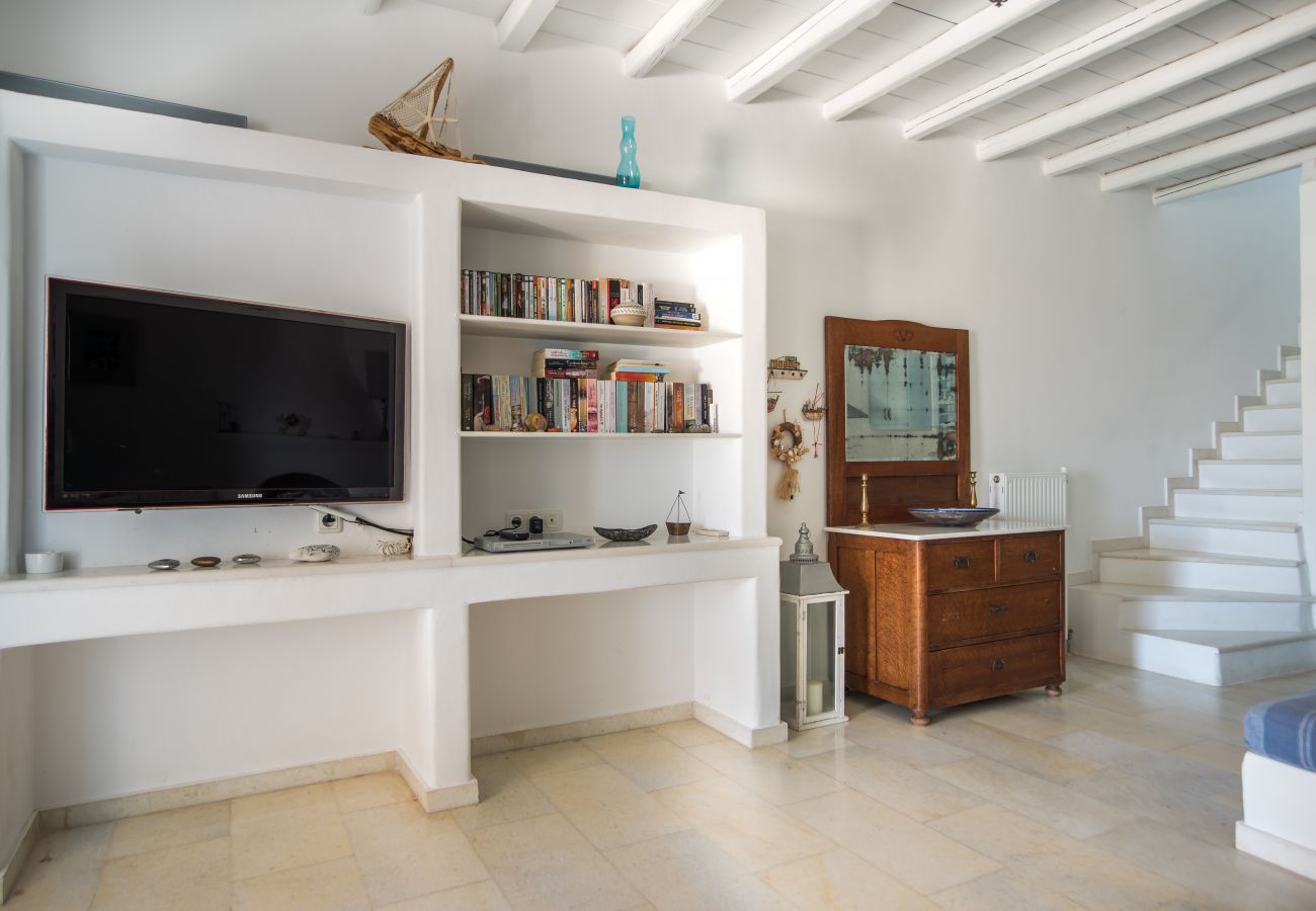 Villa in Ampelas - Family seafront villa, 1' from the beach 