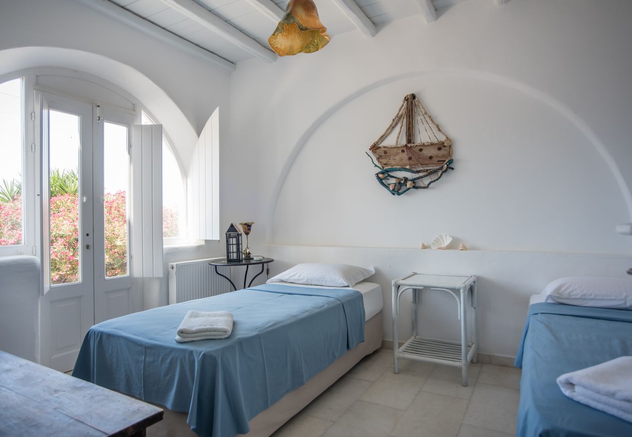 Villa in Ampelas - Family seafront villa, 1' from the beach 
