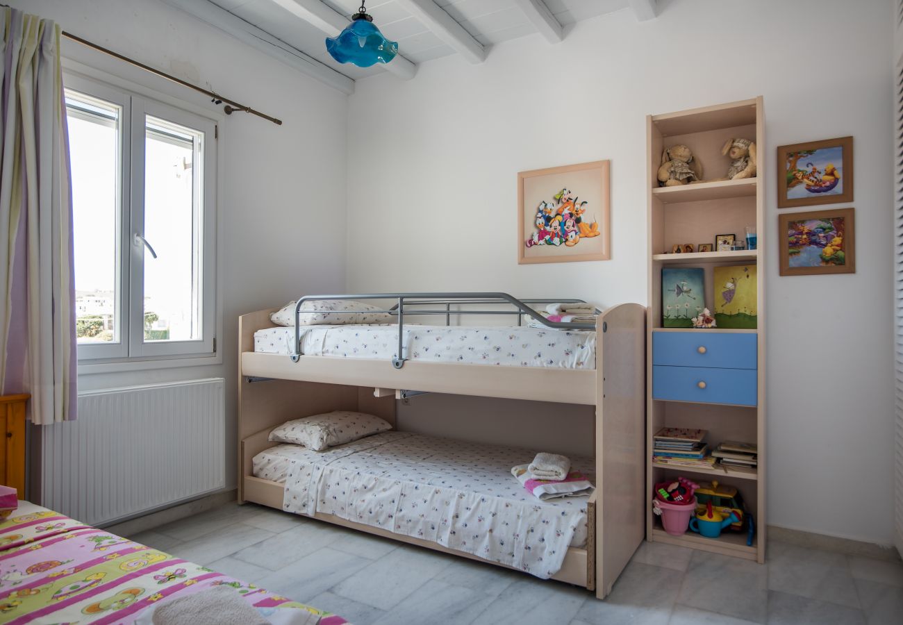 Villa in Ampelas - Family seafront villa, 1' from the beach 