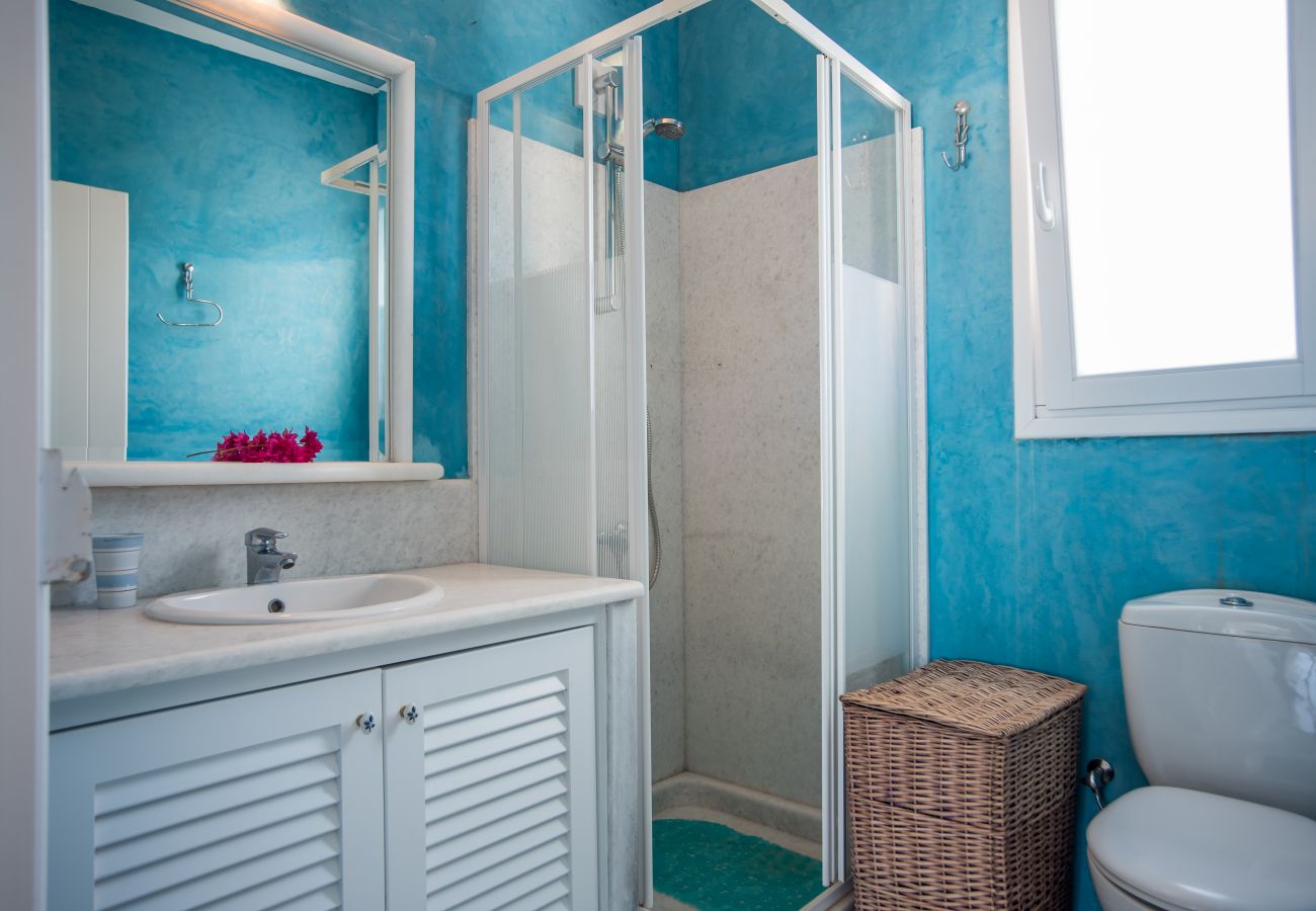 Villa in Ampelas - Family seafront villa, 1' from the beach 