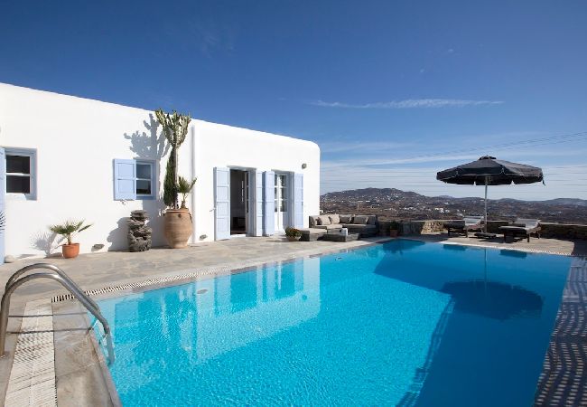 Villa in Mykonos - Psarrou villa for 10 guests, stunning sea views 