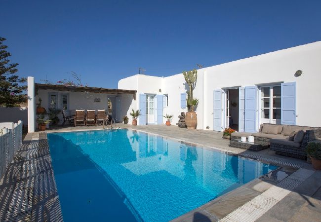 Villa in Mykonos - Psarrou villa for 10 guests, stunning sea views 