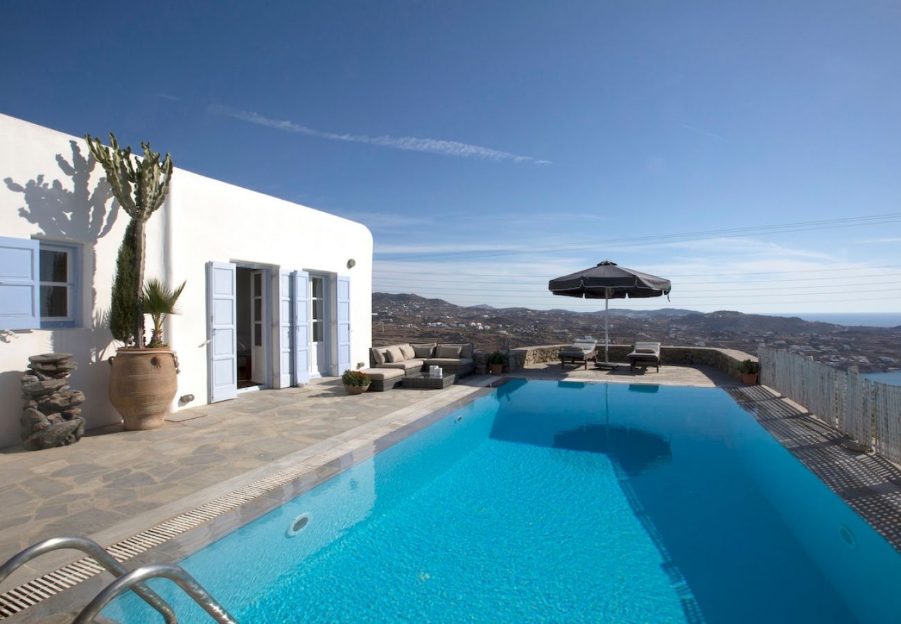 Villa in Mykonos - Psarrou villa for 10 guests, stunning sea views 