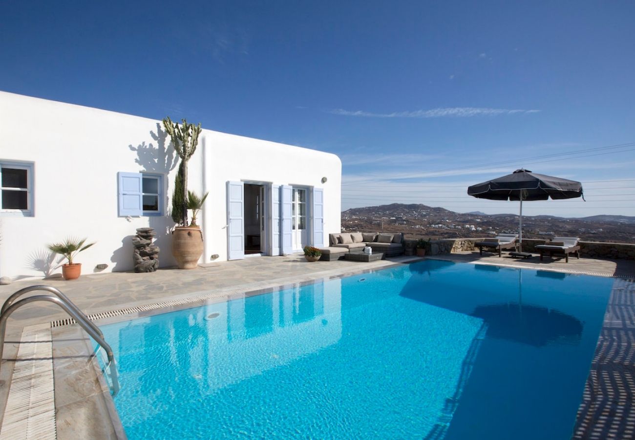 Villa in Mykonos - Psarrou villa for 10 guests, stunning sea views 