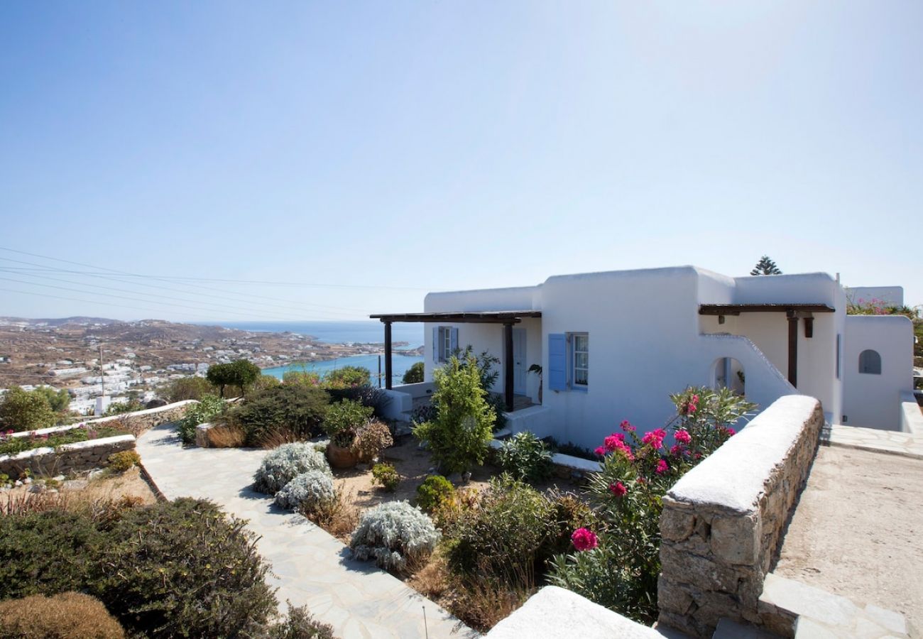 Villa in Mykonos - Psarrou villa for 10 guests, stunning sea views 