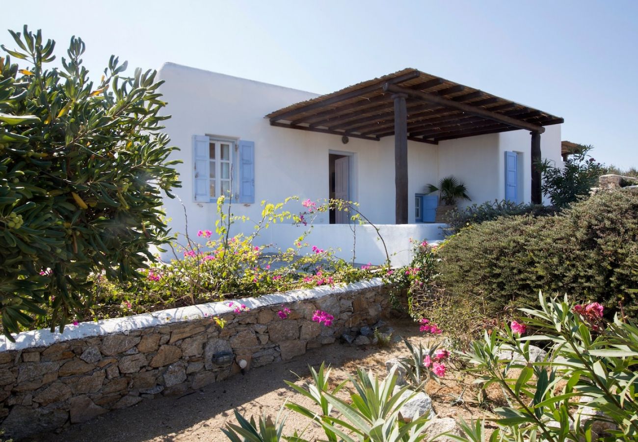 Villa in Mykonos - Psarrou villa for 10 guests, stunning sea views 