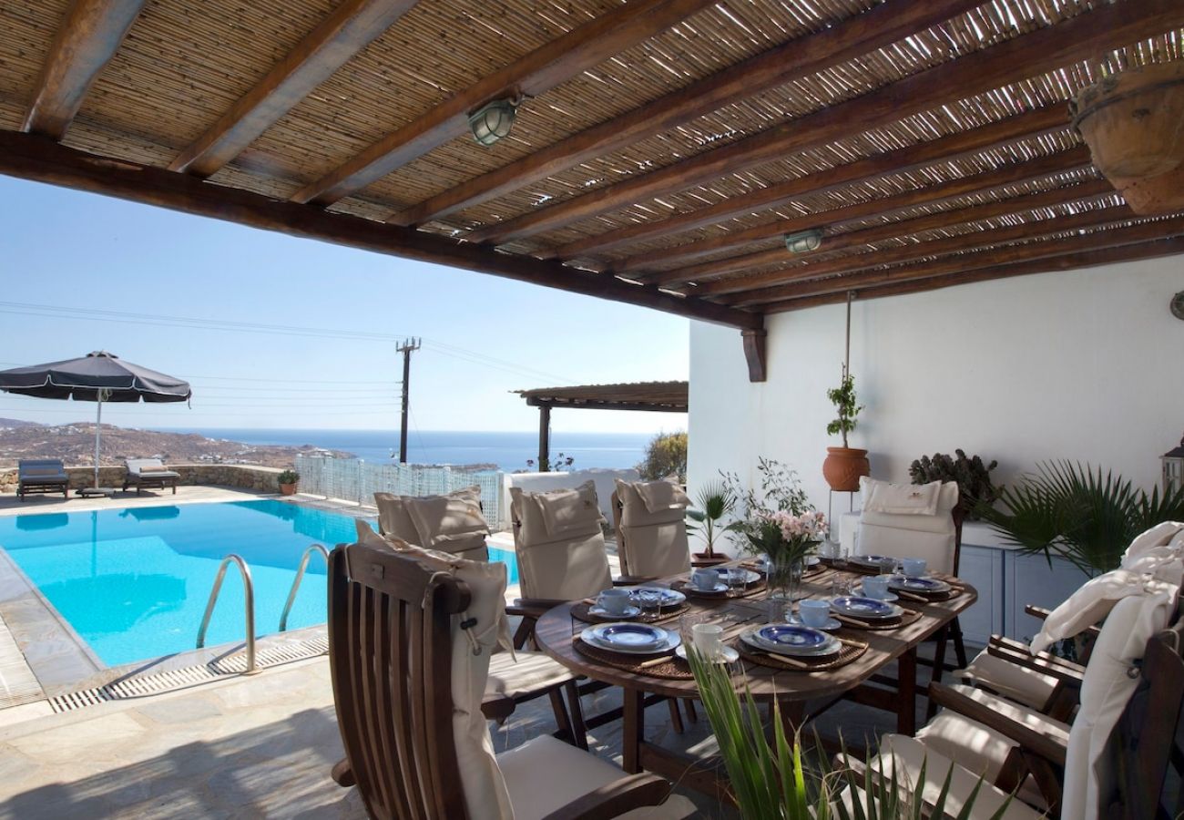 Villa in Mykonos - Psarrou villa for 10 guests, stunning sea views 