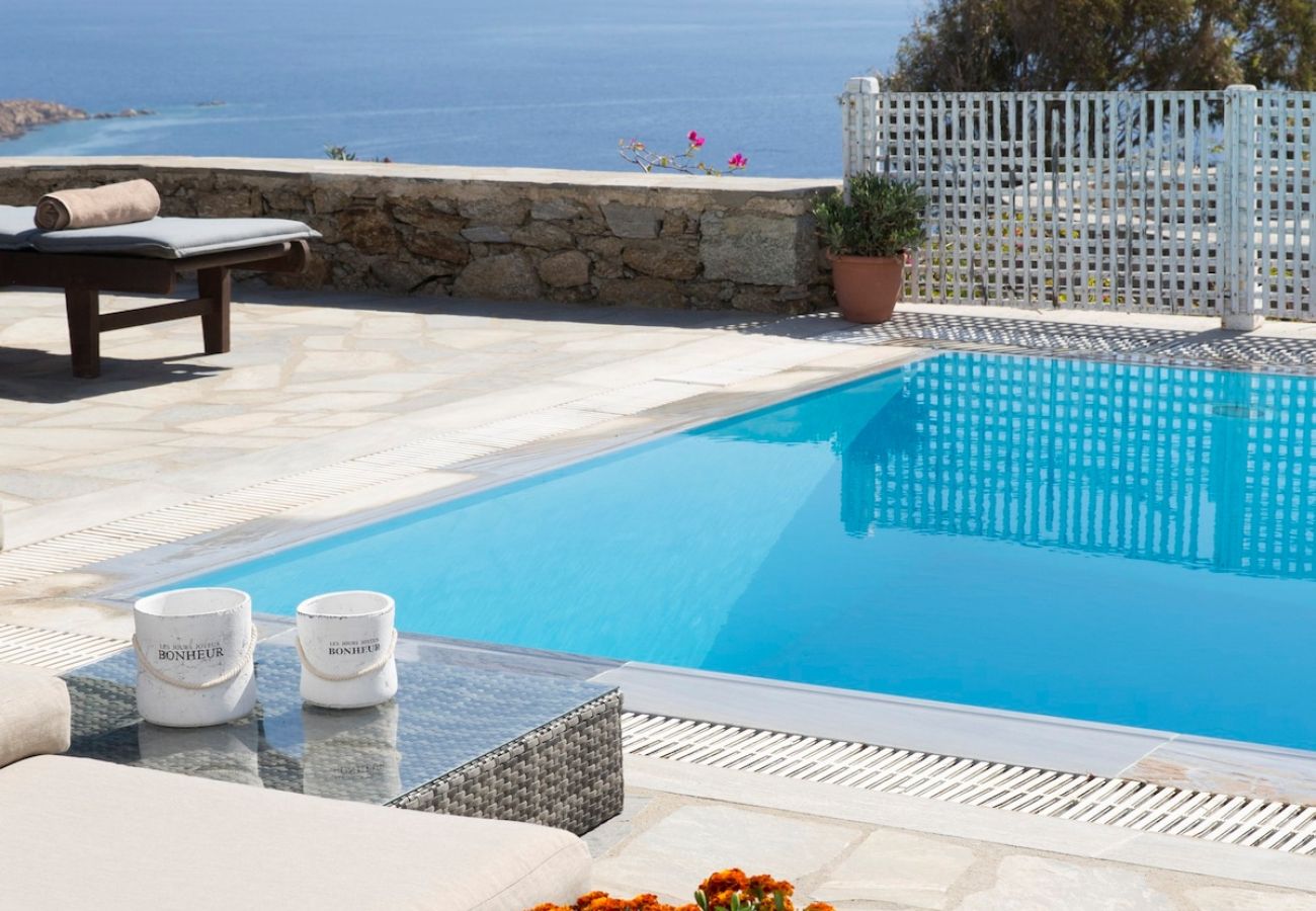 Villa in Mykonos - Psarrou villa for 10 guests, stunning sea views 