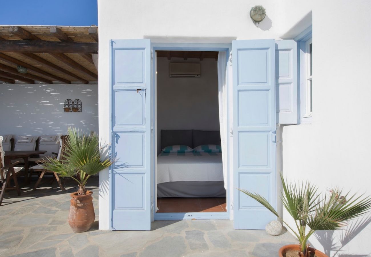 Villa in Mykonos - Psarrou villa for 10 guests, stunning sea views 
