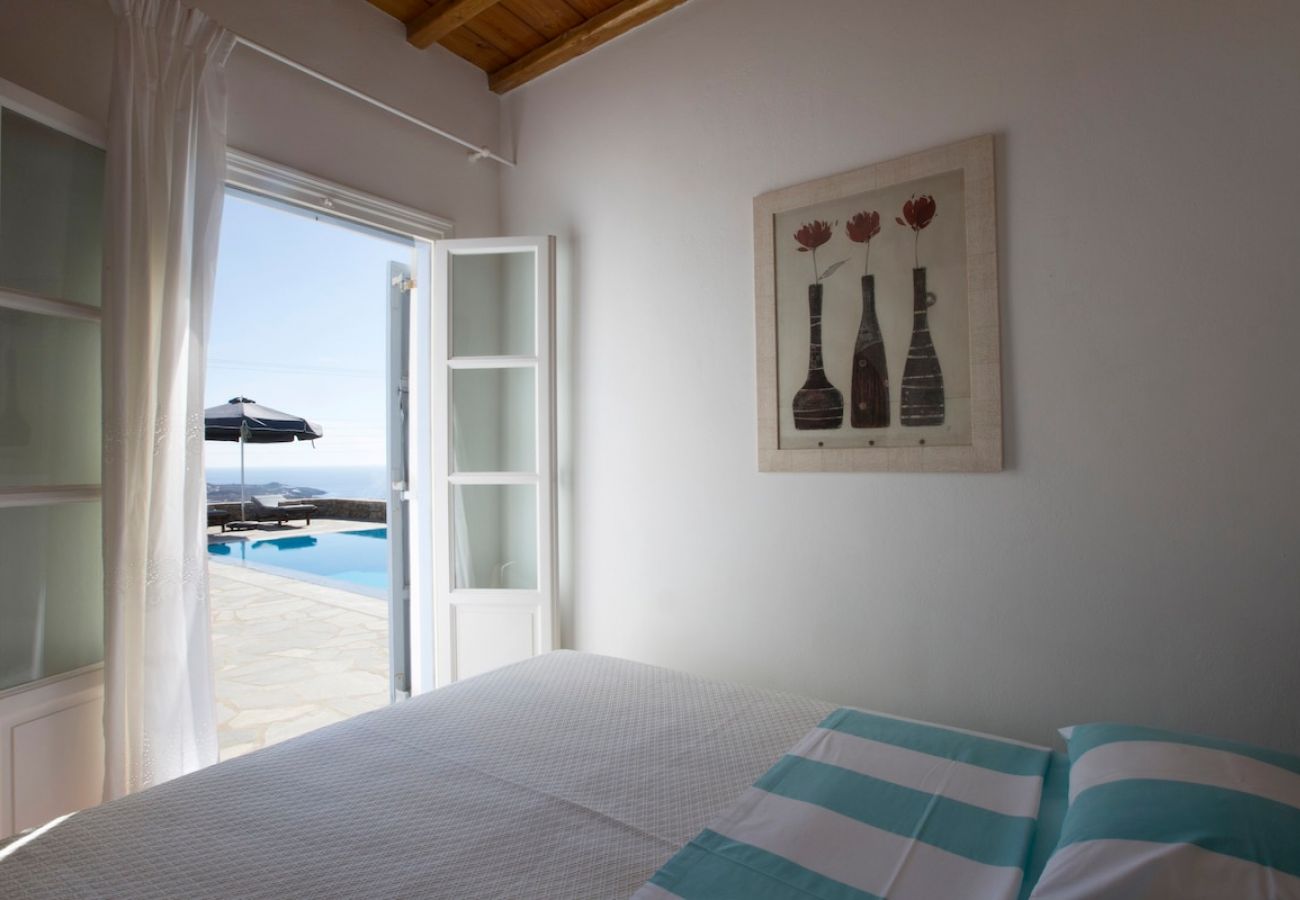 Villa in Mykonos - Psarrou villa for 10 guests, stunning sea views 