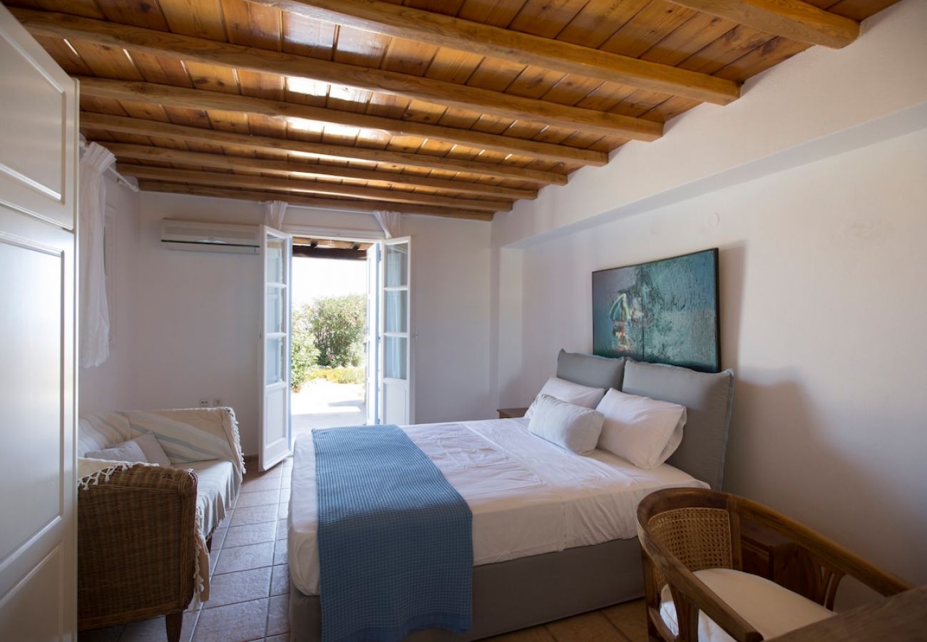 Villa in Mykonos - Psarrou villa for 10 guests, stunning sea views 