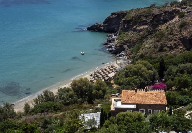 Villa in Andros - Seaview Beach Retreat in Andros Villa in Andros - Seaview Beach Retreat in Andros