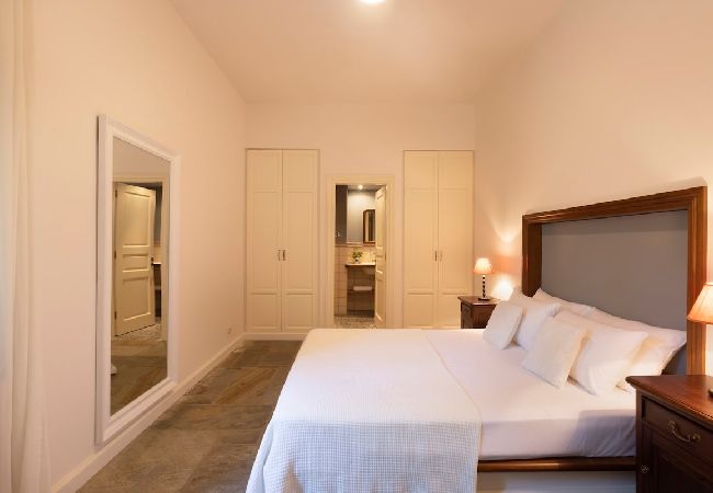 Villa in Andros - Rock Coastal House with Sea Views Villa in Andros - Rock Coastal House with Sea Views