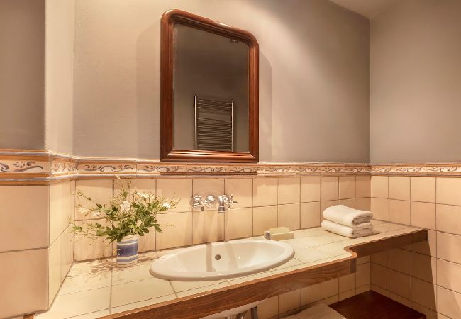 Villa in Andros - Rock Coastal House with Sea Views Villa in Andros - Rock Coastal House with Sea Views