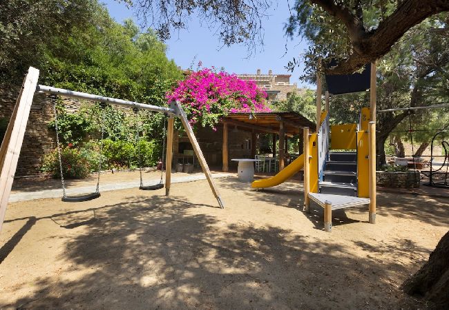 Villa in Andros - Rock Coastal House with Sea Views Villa in Andros - Rock Coastal House with Sea Views