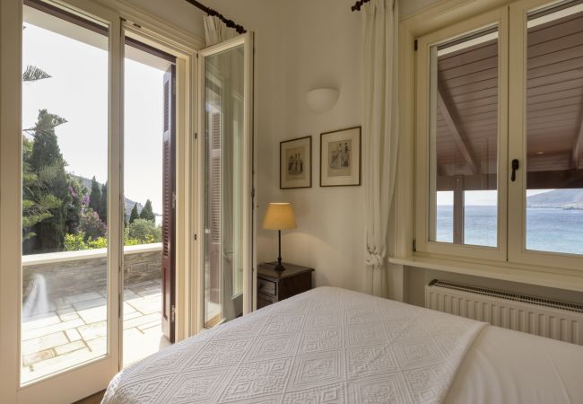 Villa in Andros - Exclusive Beach House Villa in Andros - Exclusive Beach House