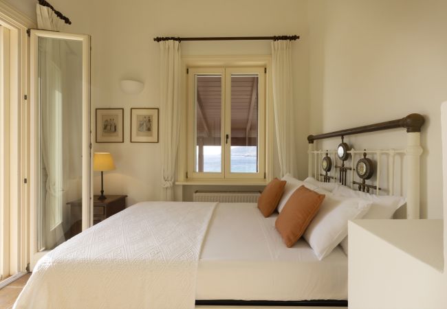 Villa in Andros - Exclusive Beach House Villa in Andros - Exclusive Beach House