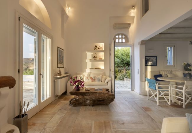 Villa in Andros - Exclusive Pool Escape in Andros Villa in Andros - Exclusive Pool Escape in Andros