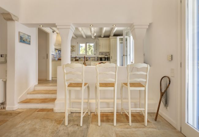 Villa in Andros - Exclusive Pool Escape in Andros Villa in Andros - Exclusive Pool Escape in Andros