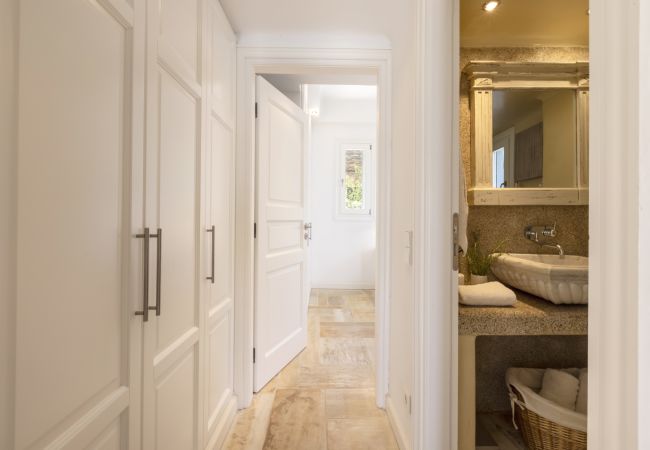 Villa in Andros - Exclusive Pool Escape in Andros Villa in Andros - Exclusive Pool Escape in Andros