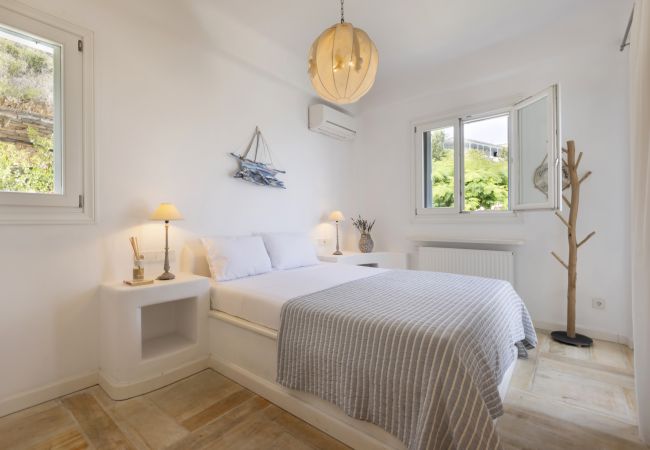 Villa in Andros - Exclusive Pool Escape in Andros Villa in Andros - Exclusive Pool Escape in Andros