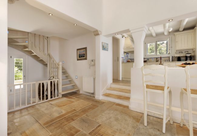 Villa in Andros - Exclusive Pool Escape in Andros Villa in Andros - Exclusive Pool Escape in Andros