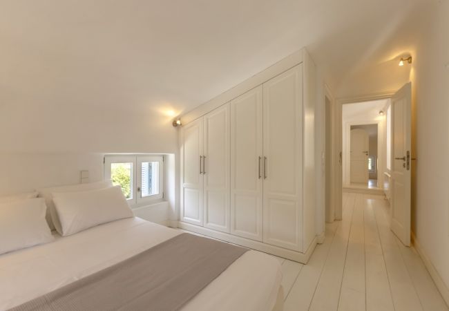 Villa in Andros - Exclusive Pool Escape in Andros Villa in Andros - Exclusive Pool Escape in Andros