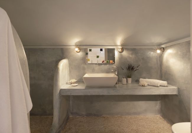 Villa in Andros - Exclusive Pool Escape in Andros Villa in Andros - Exclusive Pool Escape in Andros