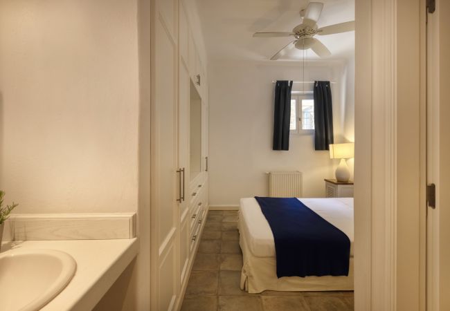 Villa in Andros - Exclusive Pool Escape in Andros Villa in Andros - Exclusive Pool Escape in Andros