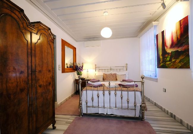 Apartment in Mirina - Luxurious room in a Myrina townhouse - Sage Room 