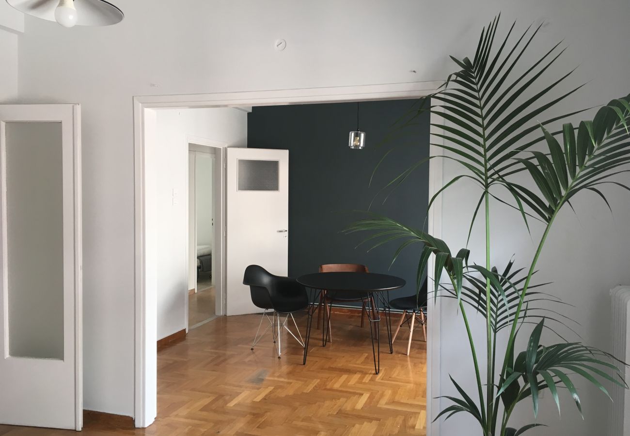 Apartment in Athens - Sunny central apartment next to Metro station