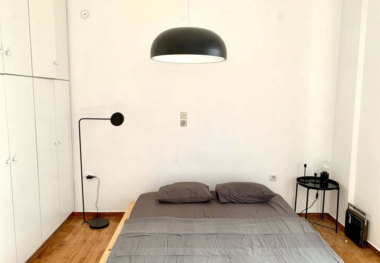 Apartment in Athens - Sunny central apartment next to Metro station