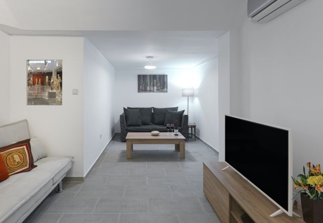 Apartment in Athens - 2BR  next to the National Gallery & chic Kolonaki 