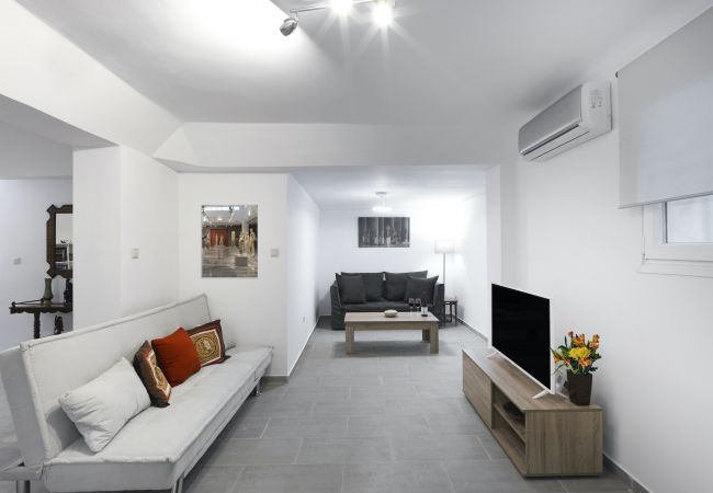 Apartment in Athens - 2BR  next to the National Gallery & chic Kolonaki 