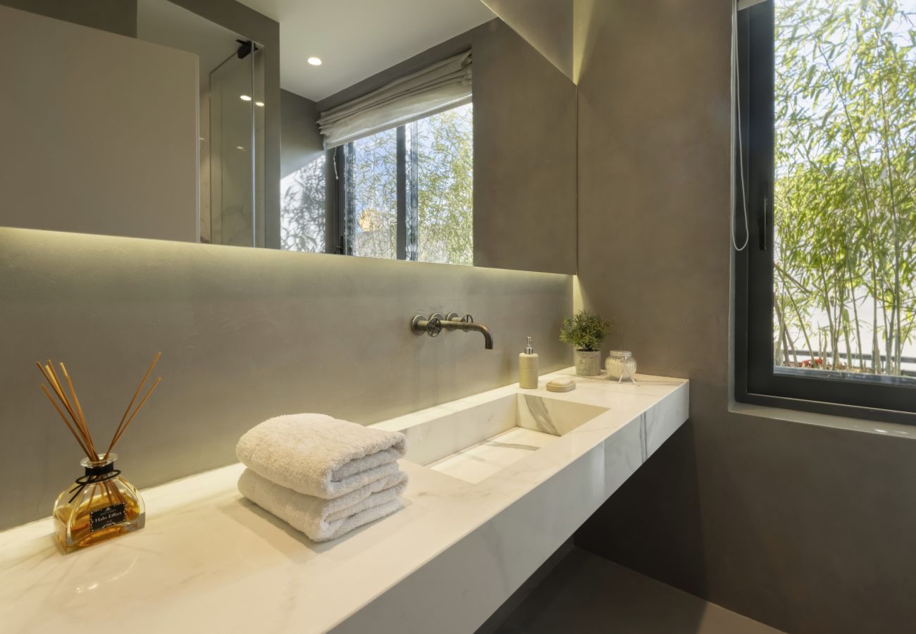 Apartment in Athens - Elegant, Chic, Hip 2 BR w/ forest view in Athens! 