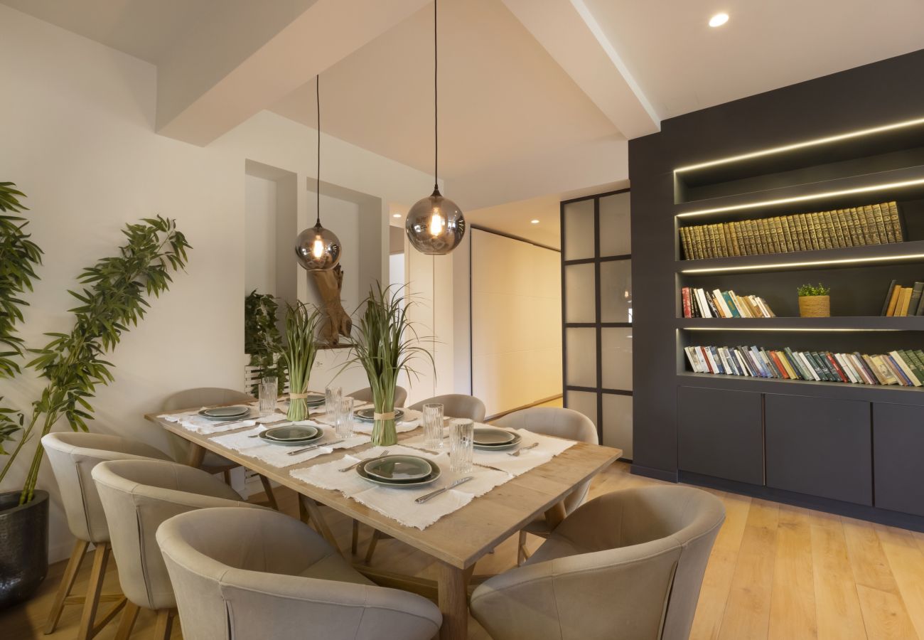 Apartment in Athens - Elegant, Chic, Hip 2 BR w/ forest view in Athens! 