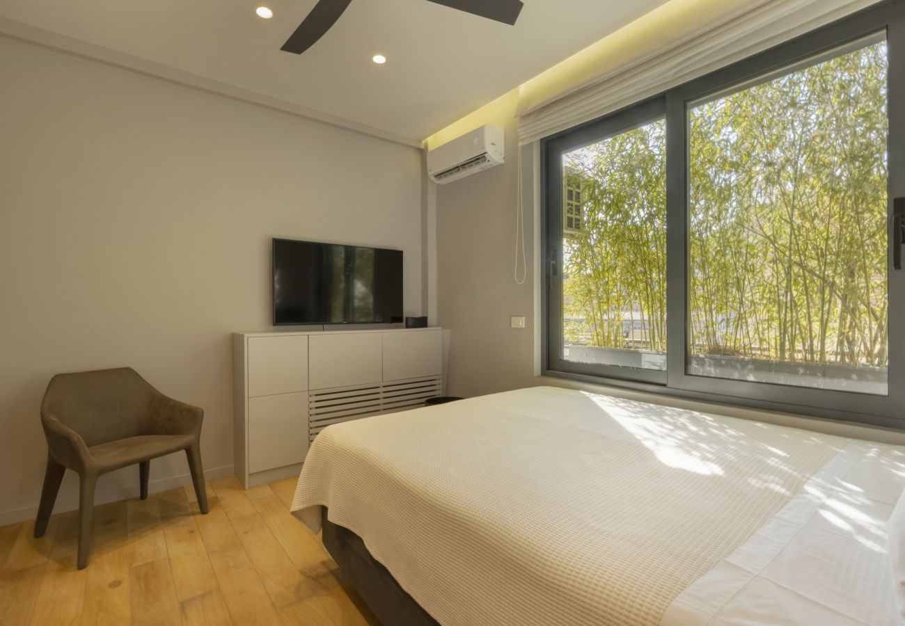 Apartment in Athens - Elegant, Chic, Hip 2 BR w/ forest view in Athens! 