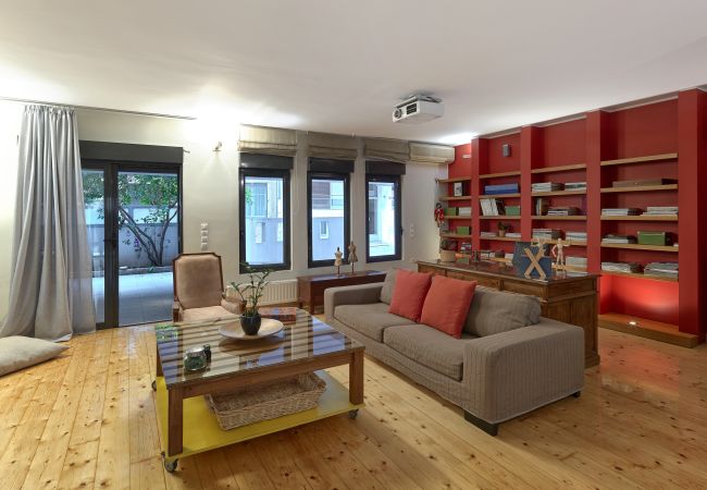 Apartment in Athens - Koukaki garden escape child friendly apartment 