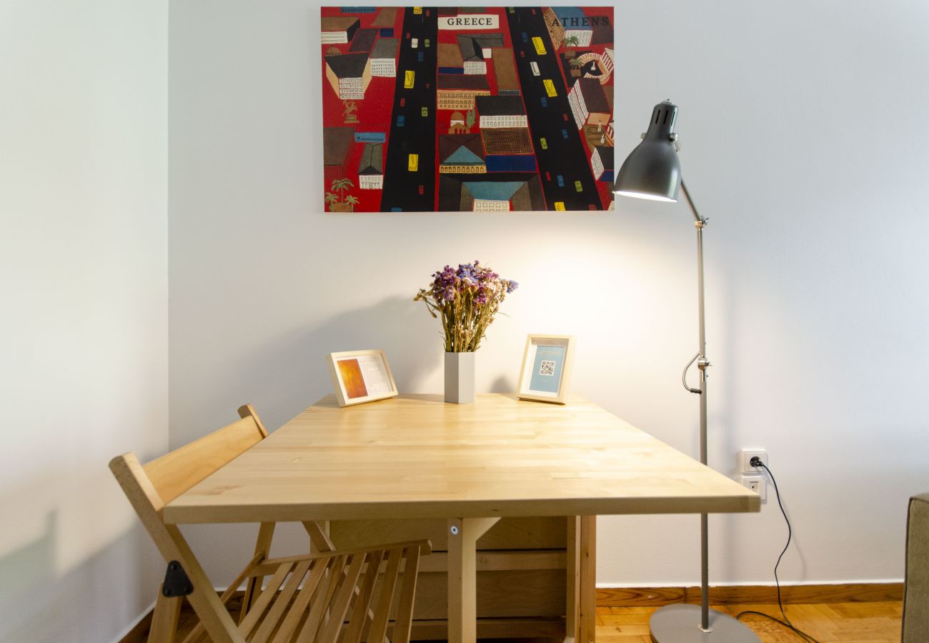 Apartment in Athens - Colourful apartment under the Acropolis