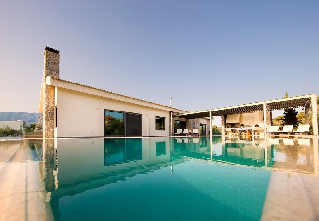 Villa in Loutraki - Tramonto di Olive - Gorgeous pool villa 