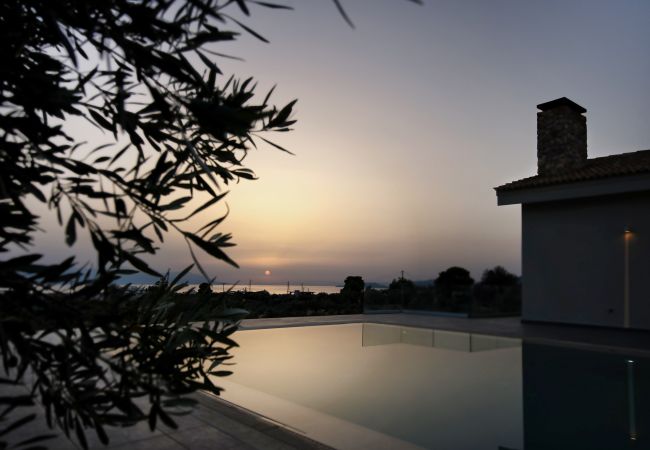 Villa in Loutraki - Tramonto di Olive - Gorgeous pool villa 