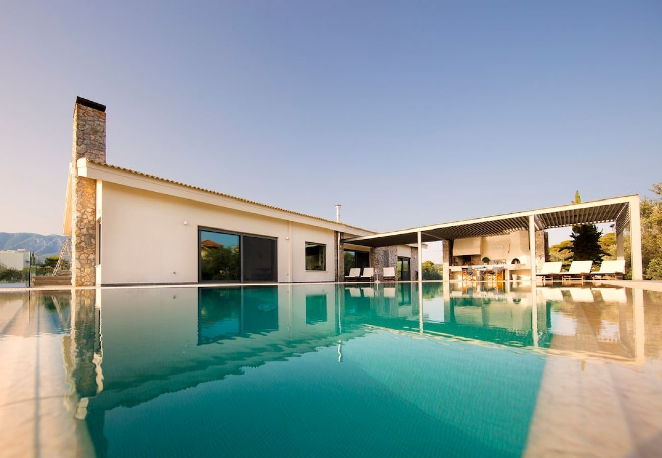 Villa in Loutraki - Tramonto di Olive - Gorgeous pool villa 