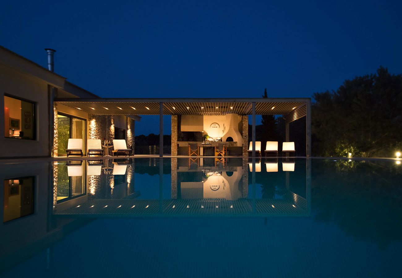 Villa in Loutraki - Tramonto di Olive - Gorgeous pool villa 