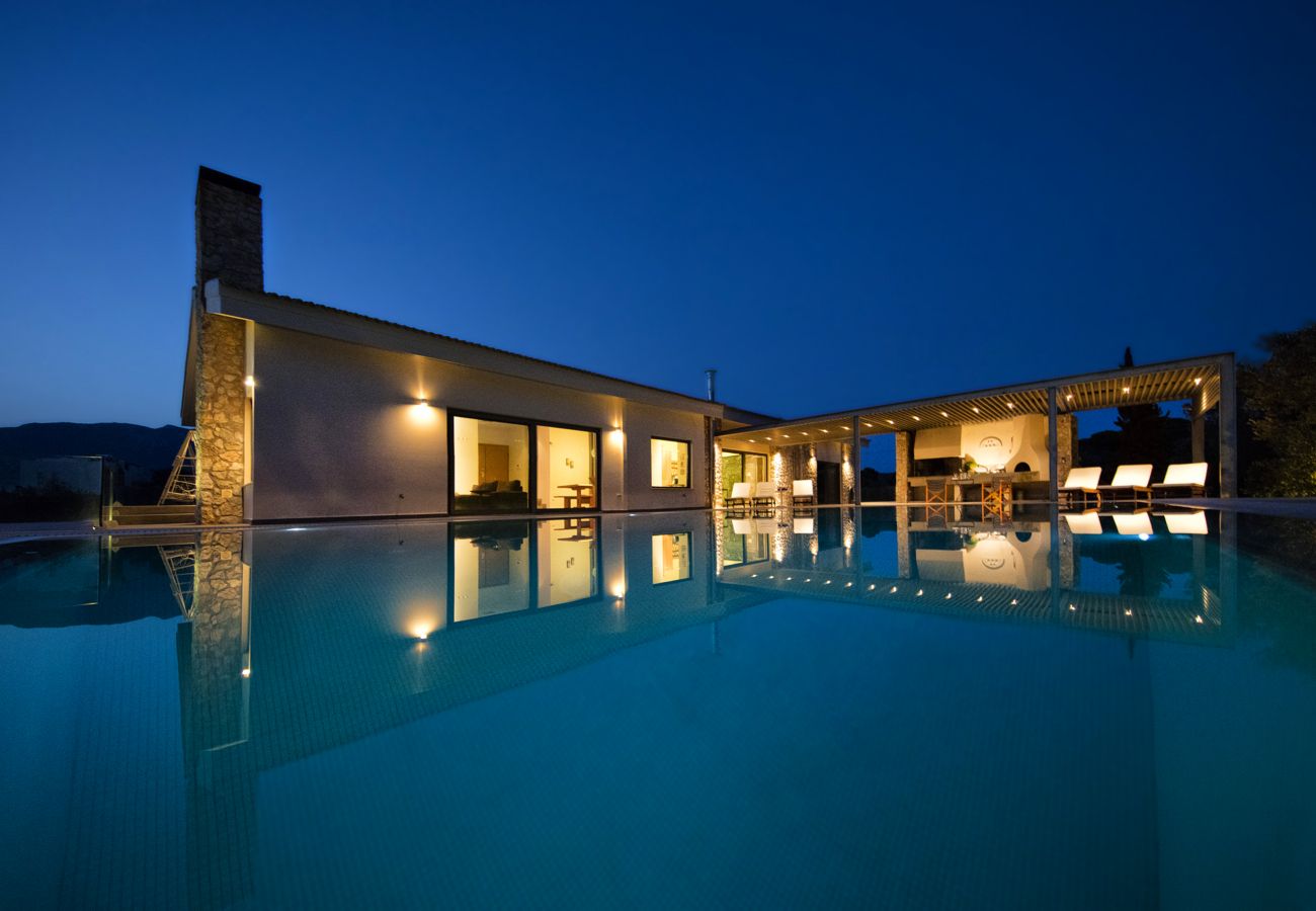 Villa in Loutraki - Tramonto di Olive - Gorgeous pool villa 