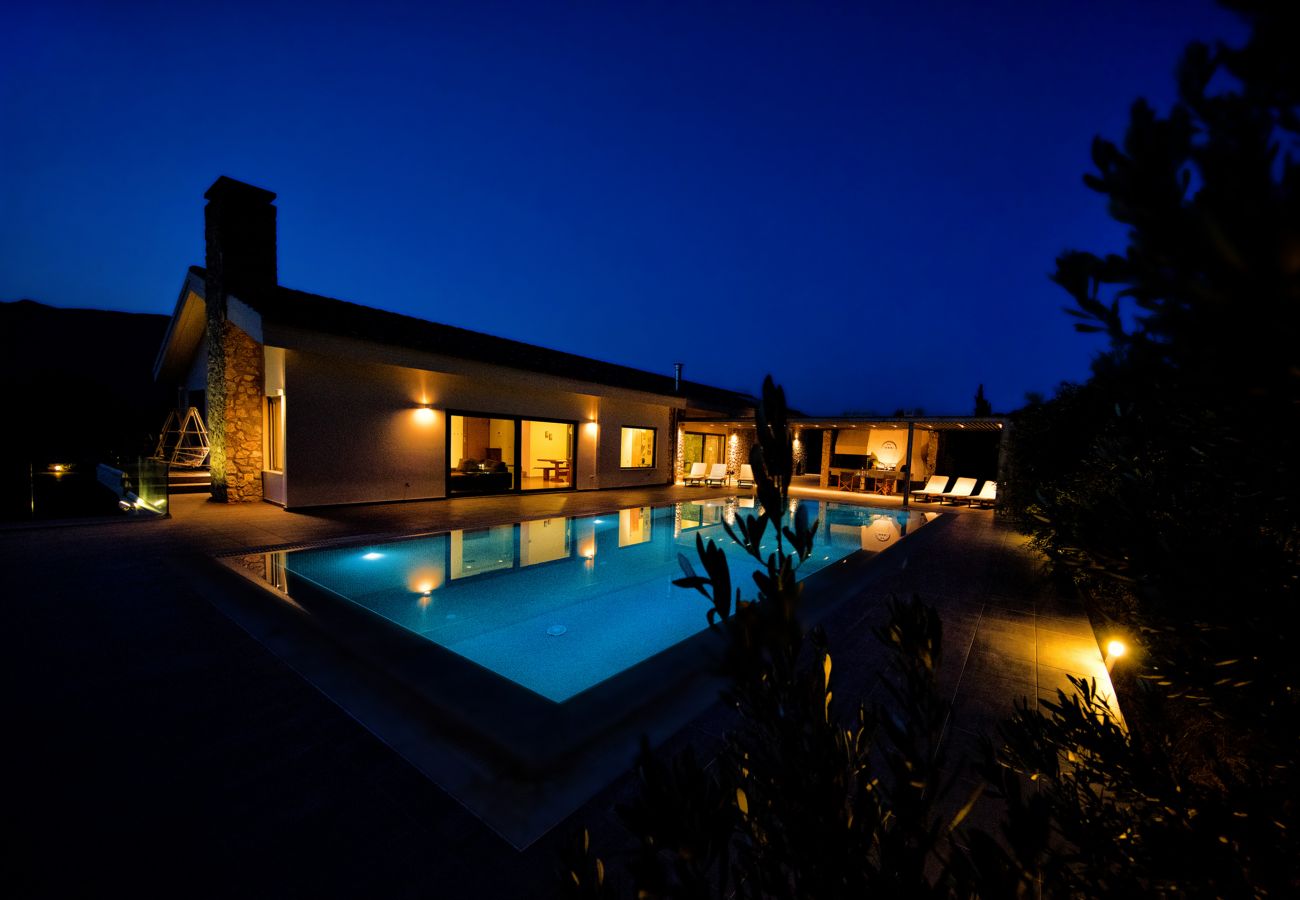 Villa in Loutraki - Tramonto di Olive - Gorgeous pool villa 