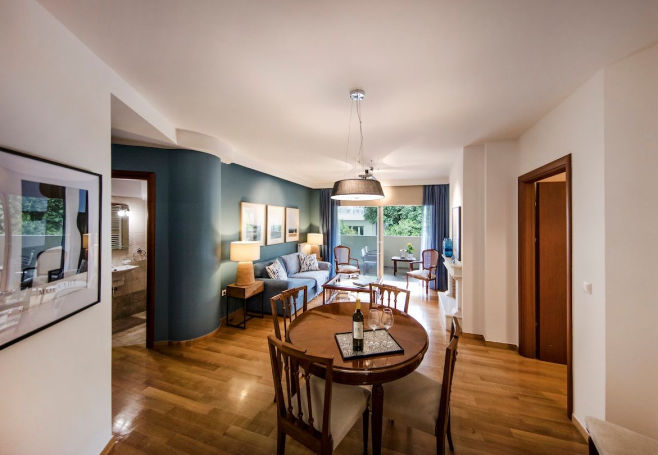 Apartment in Athens - 6 Bdr apt, VDSL, 2 mins from Acropolis museum